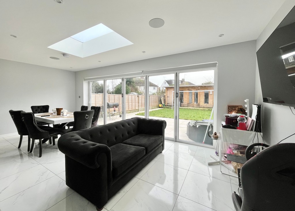 Pilgrims Hatch, Brentwood