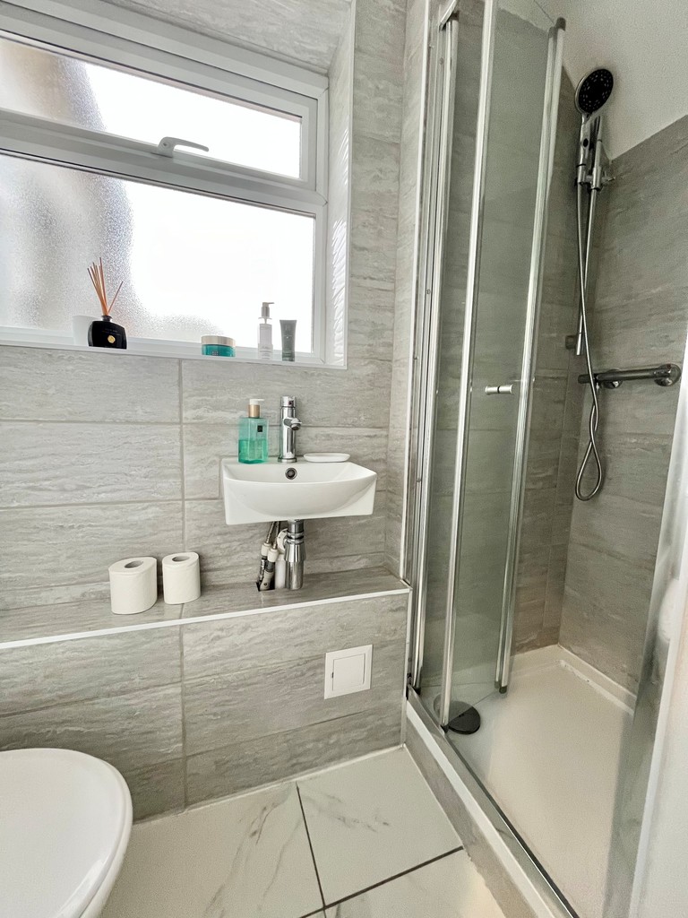 Pilgrims Hatch, Brentwood