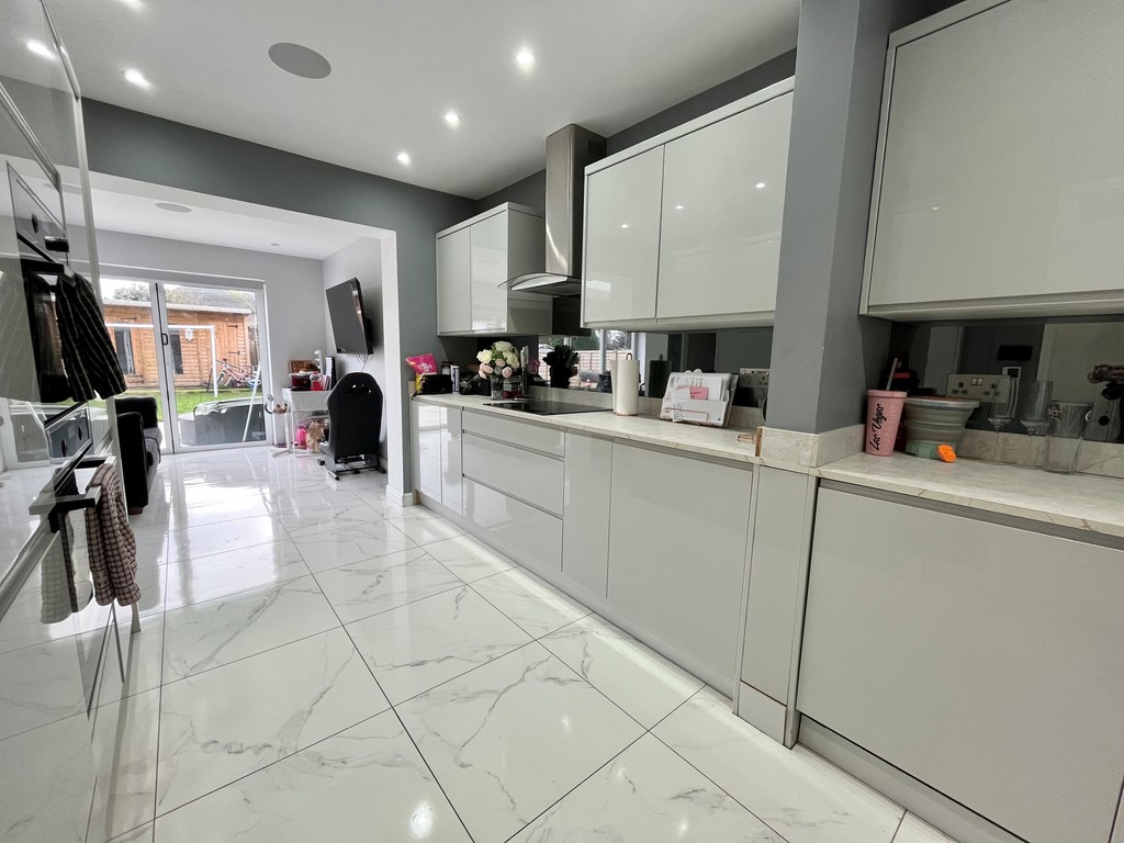 Pilgrims Hatch, Brentwood