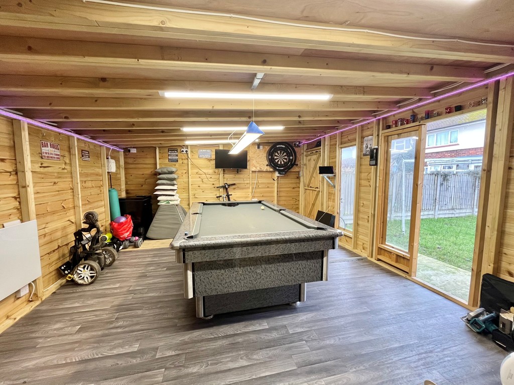 Pilgrims Hatch, Brentwood