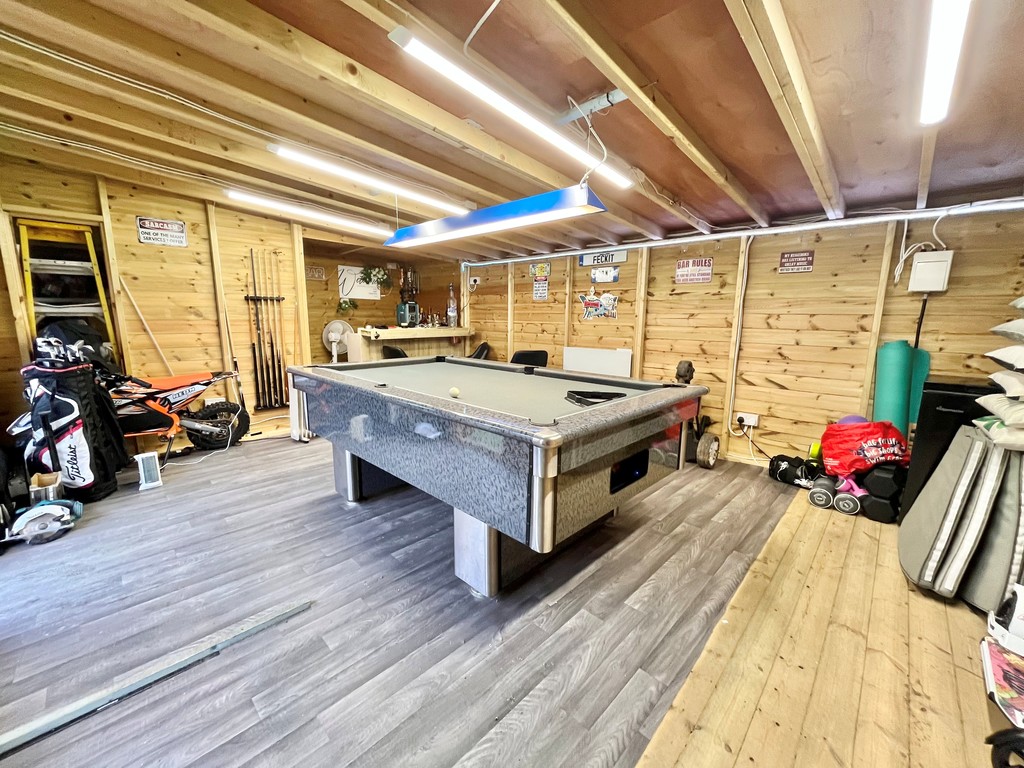 Pilgrims Hatch, Brentwood