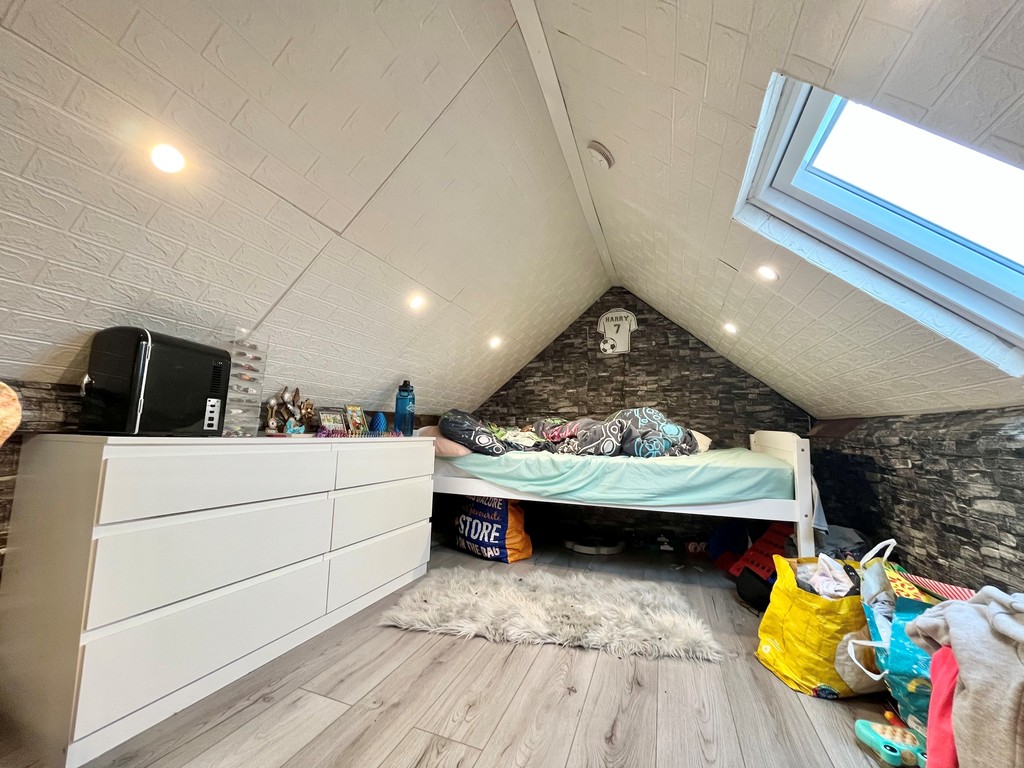 Pilgrims Hatch, Brentwood