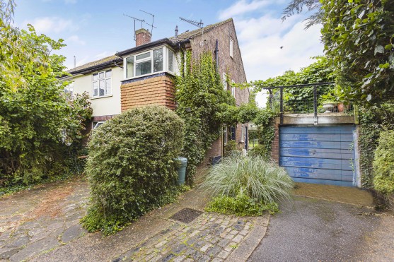 Riverside Close, St. Albans, Hertfordshire