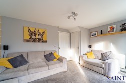 Smedley Close, NG8 5BZ