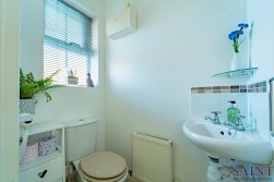 Smedley Close, NG8 5BZ