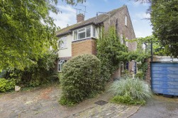 Riverside Close, St. Albans, Hertfordshire