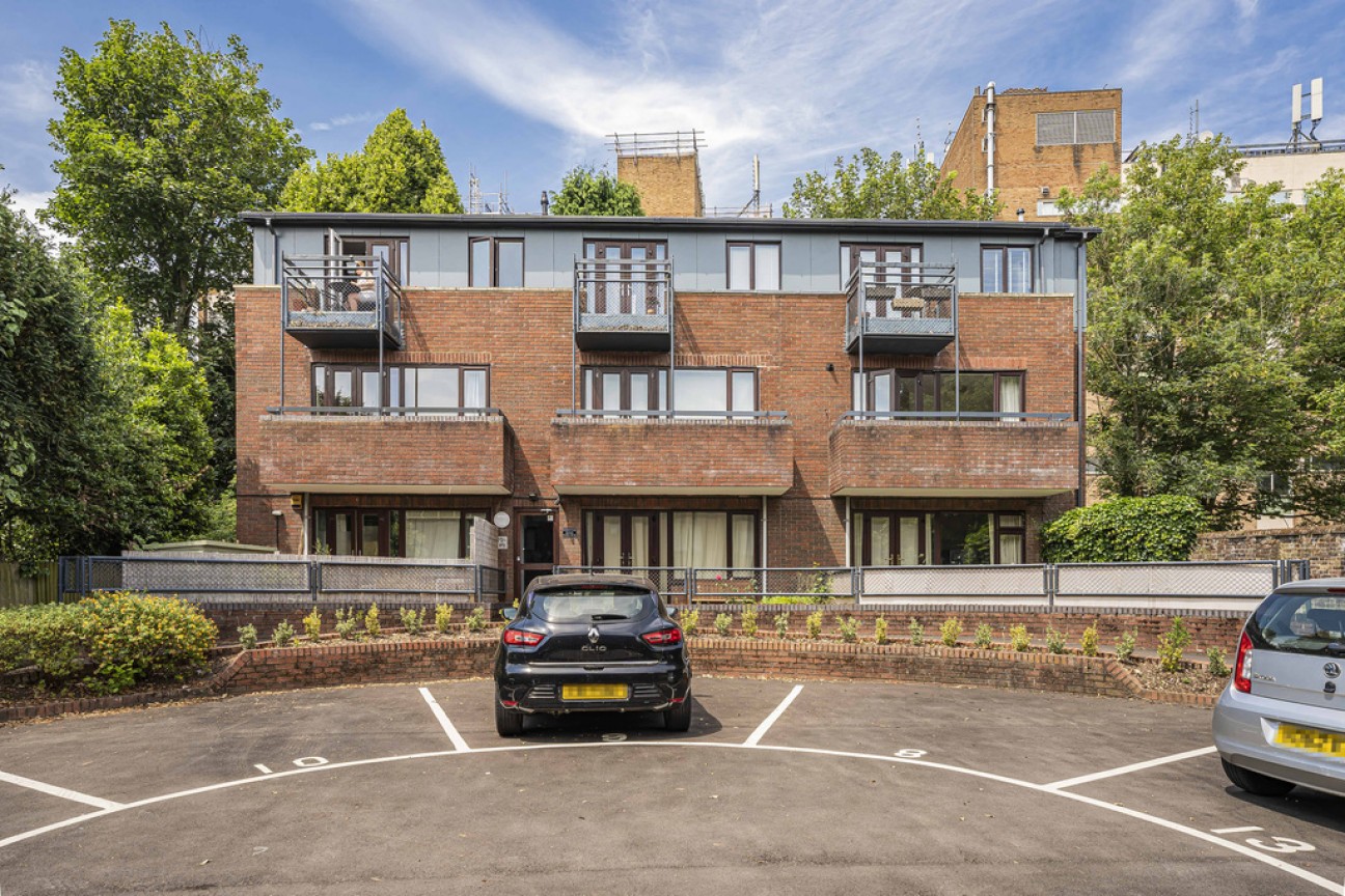 Chalfont Place, Upper Lattimore Road, St. Albans, Hertfordshire