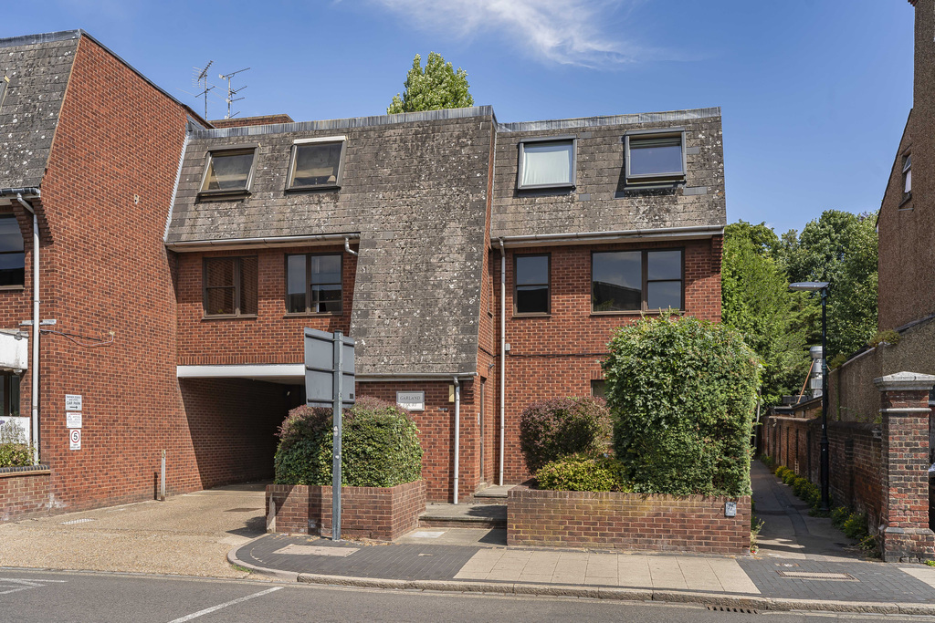 Garland Court, Victoria Street, St. Albans, Hertfordshire