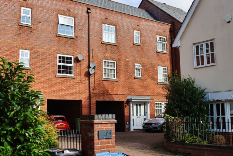 Frampton Grove, Westcroft, Milton Keynes, Buckinghamshire, MK4