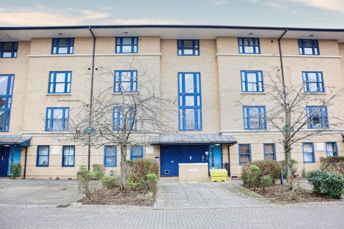 North Row, Milton Keynes, Buckinghamshire, MK9