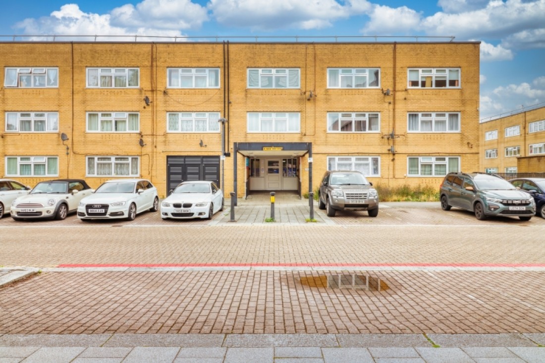 North Ninth Street, Central Milton Keynes, Milton Keynes, Buckinghamshire, MK9