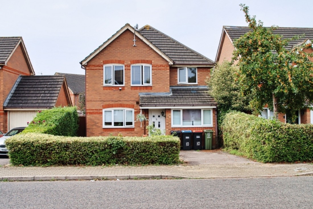 The Oval, Oldbrook, Milton Keynes, Buckinghamshire, MK6