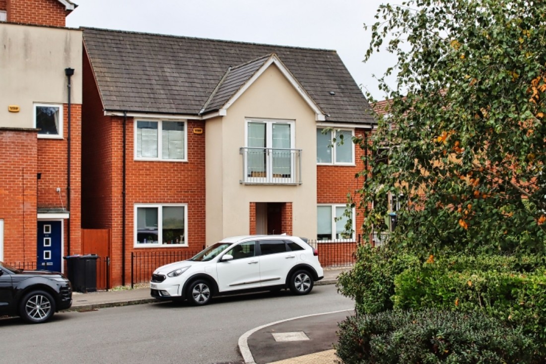 Sinatra Drive, Oxley Park, Milton Keynes, Buckinghamshire, MK4