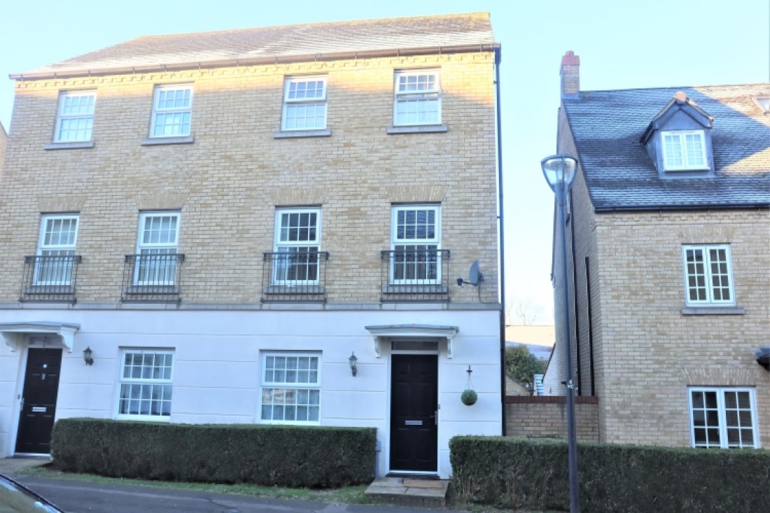 Harlow Crescent, Oxley Park, Milton Keynes, MK4