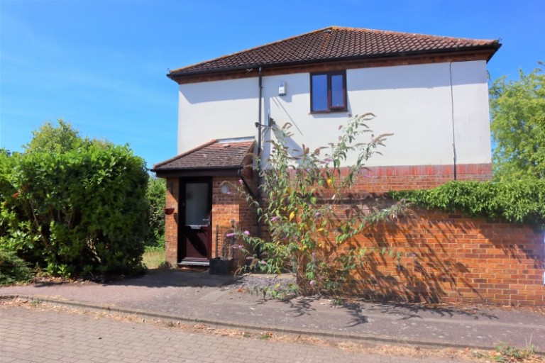 Groundsel Close, Walnut Tree, Milton Keynes, MK7