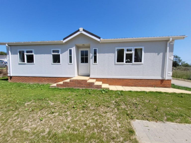 52 Petty Char Court, Billingshurst