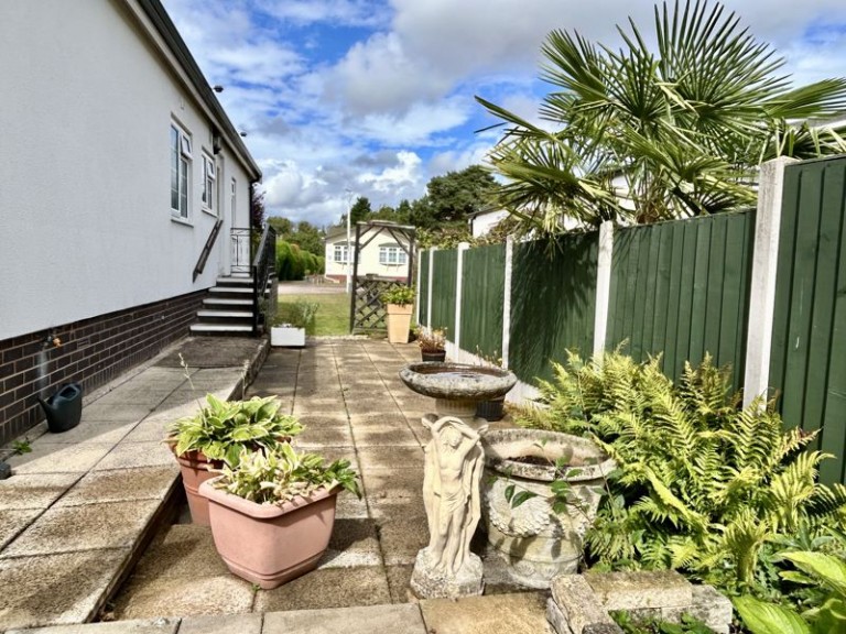 Kings Head Home Park, Newport