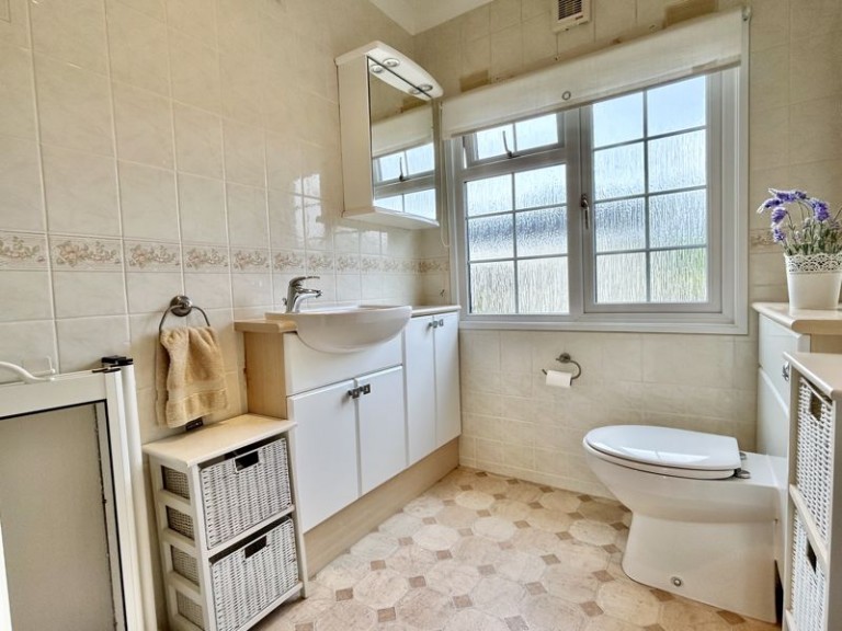 Kings Head Home Park, Newport