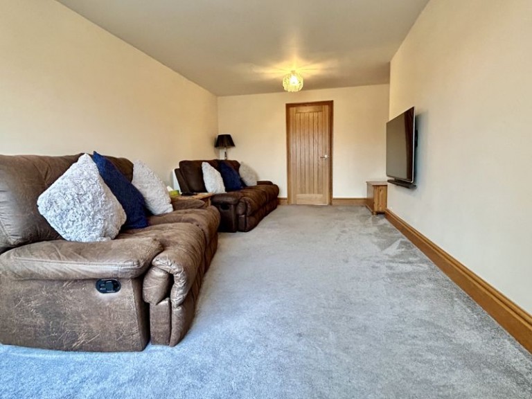 8 Aqualate Close, Newport