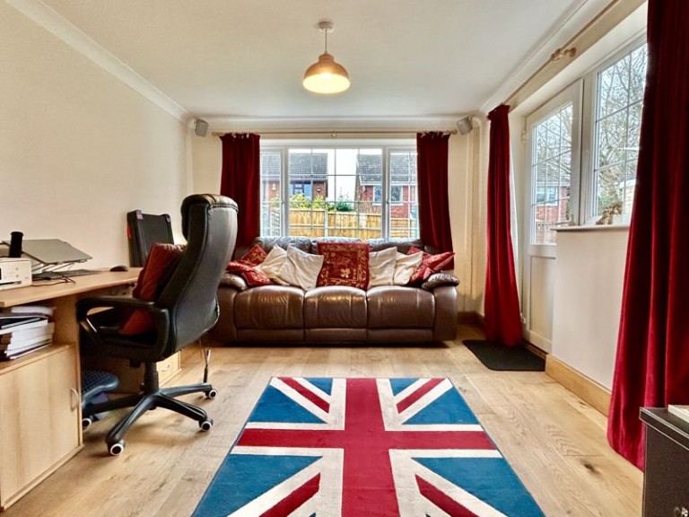 8 Aqualate Close, Newport