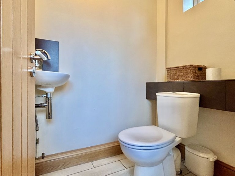 8 Aqualate Close, Newport