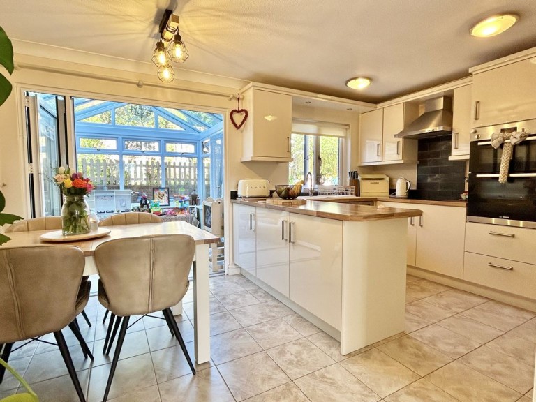 Chetwynd Grove, Newport