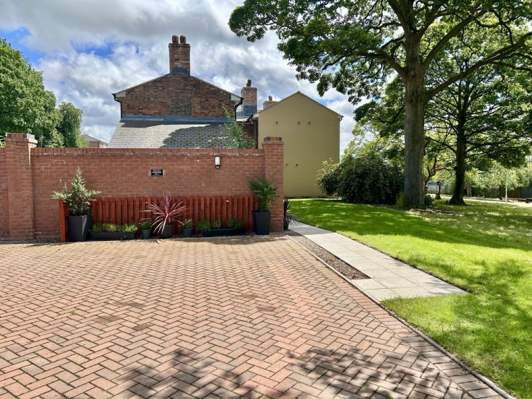 Woodhouse Lane, Priorslee, Telford
