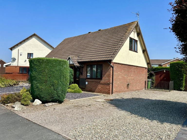 The Larches, Newport