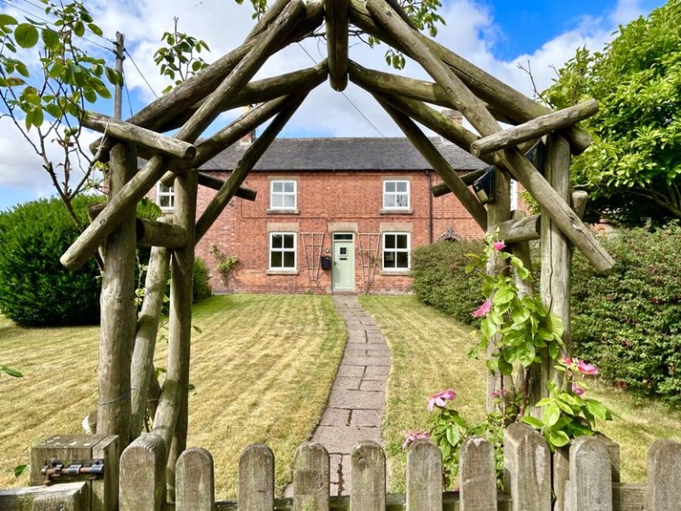Moreton Bank Cottages, Moreton, Newport