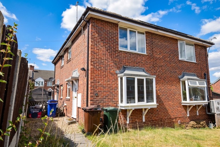 Tomlinson Road, Elsecar, S74