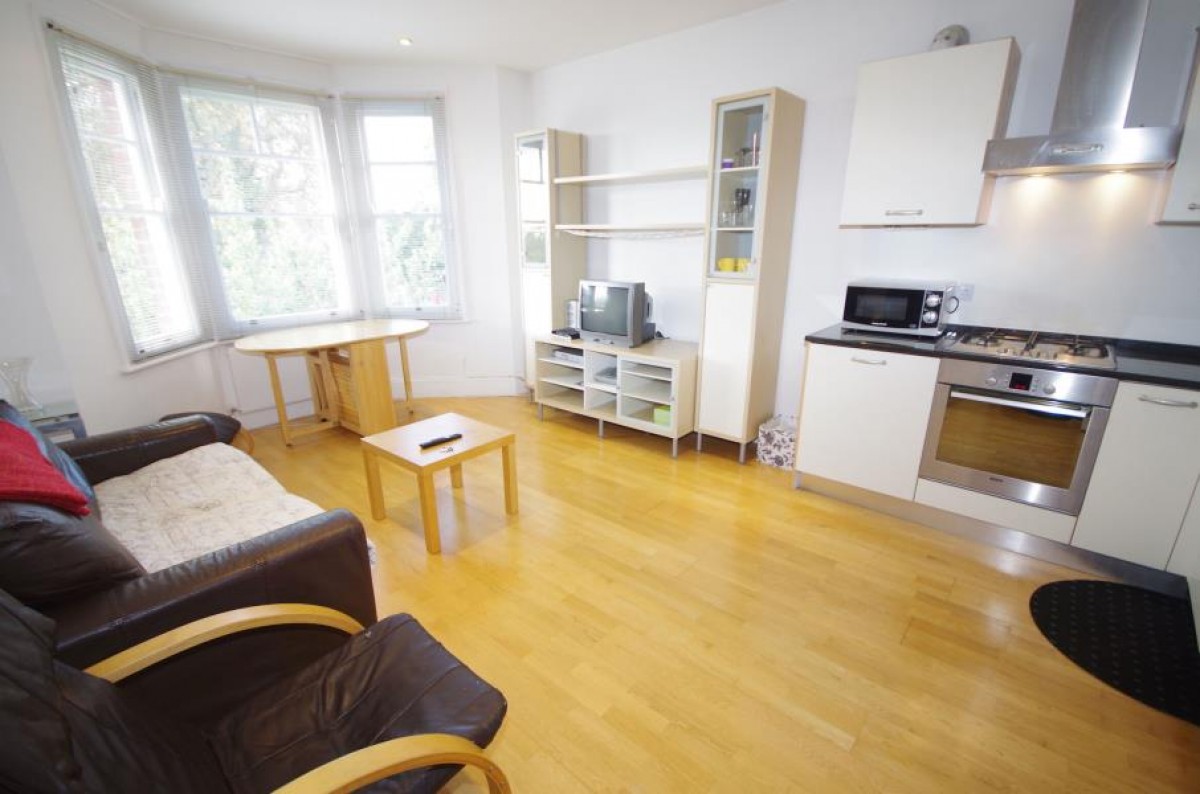 HENDON LANE, FINCHLEY, N3