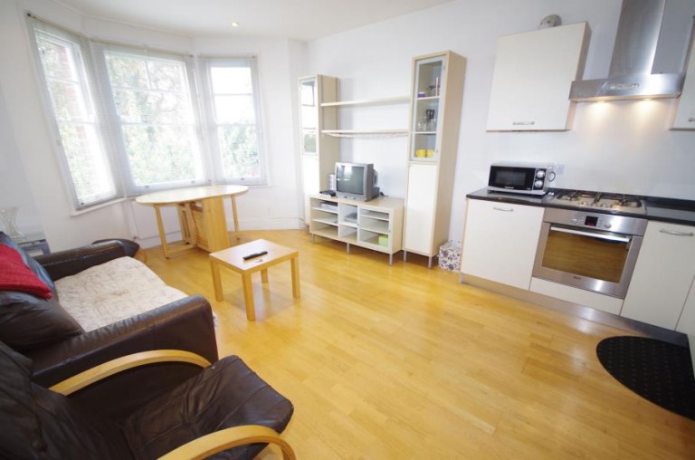 HENDON LANE, FINCHLEY, N3