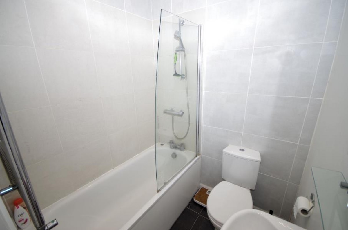 HENDON LANE, FINCHLEY, N3