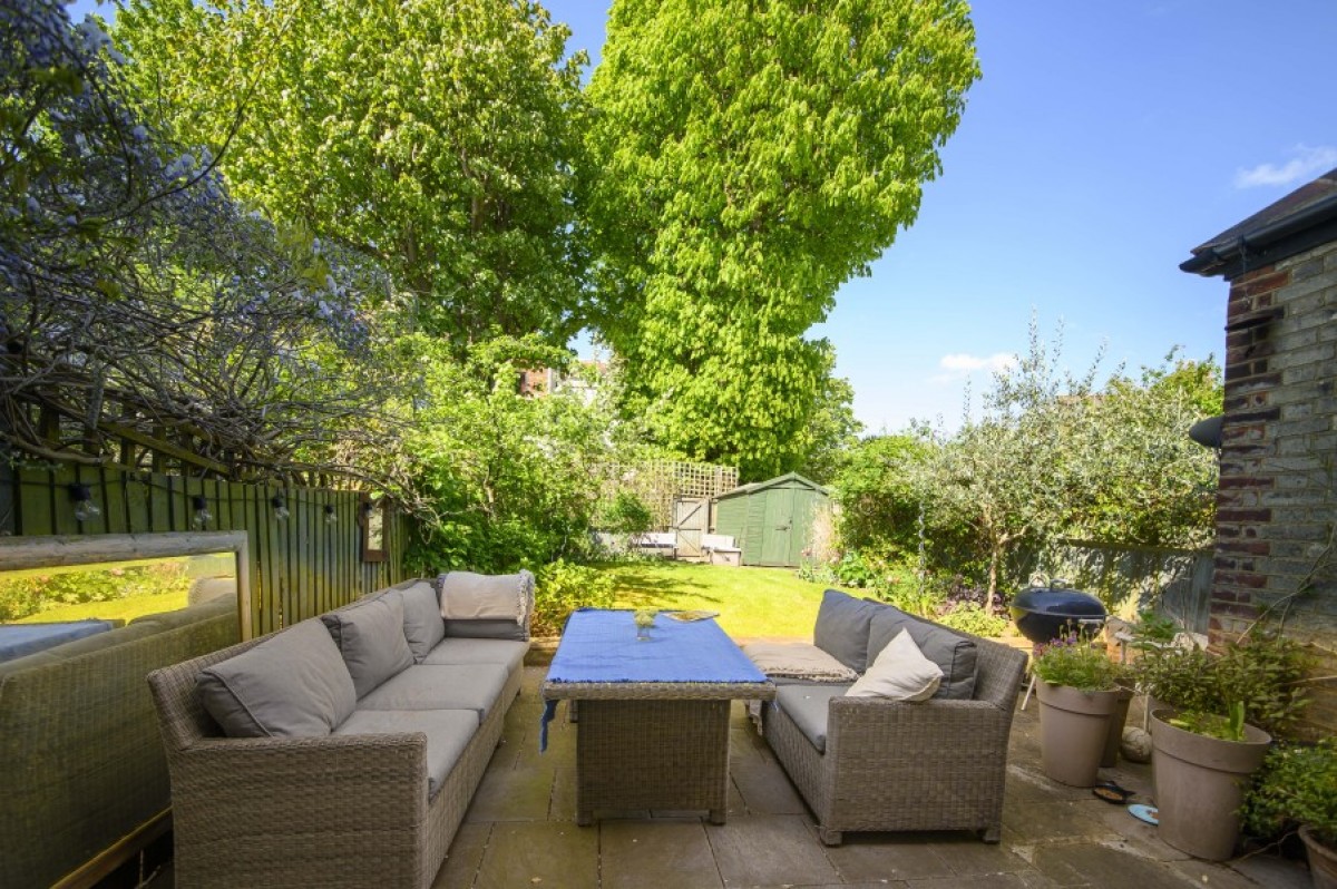 CHISLEHURST AVENUE, N FINCHLEY, N12