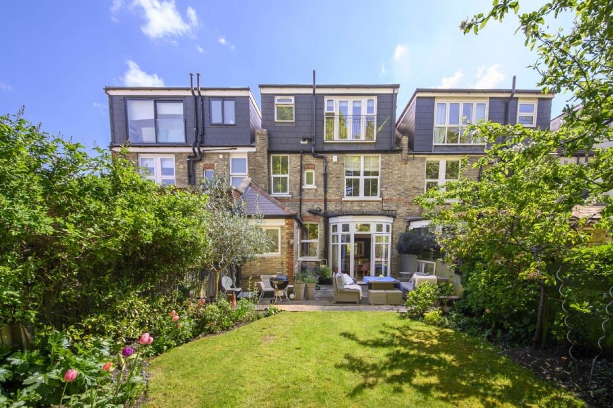 CHISLEHURST AVENUE, N FINCHLEY, N12