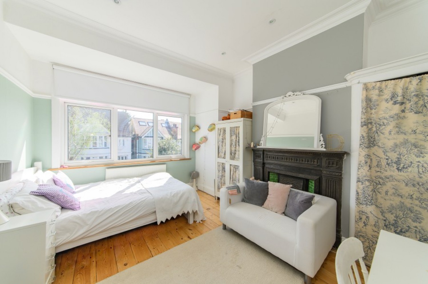 CHISLEHURST AVENUE, N FINCHLEY, N12