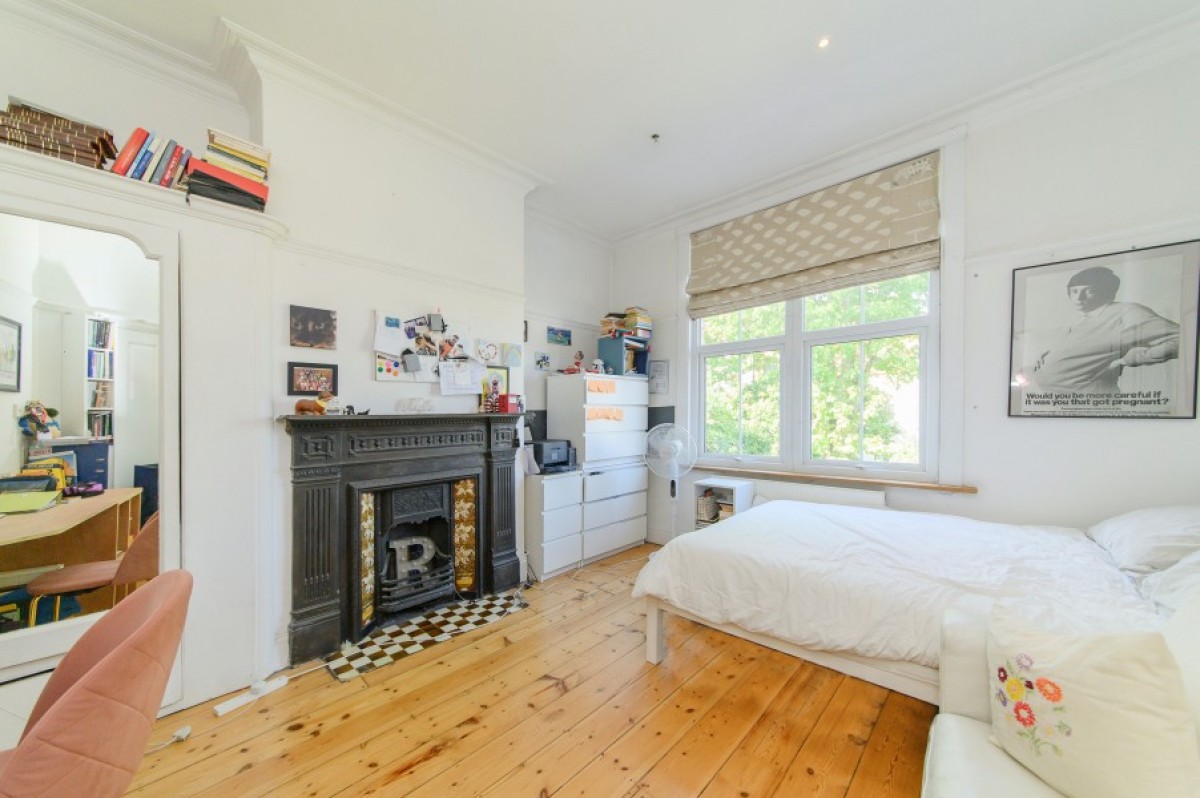 CHISLEHURST AVENUE, N FINCHLEY, N12