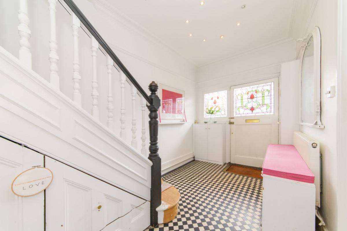 CHISLEHURST AVENUE, N FINCHLEY, N12
