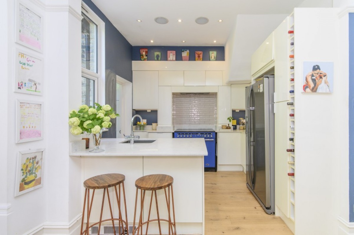 CHISLEHURST AVENUE, N FINCHLEY, N12