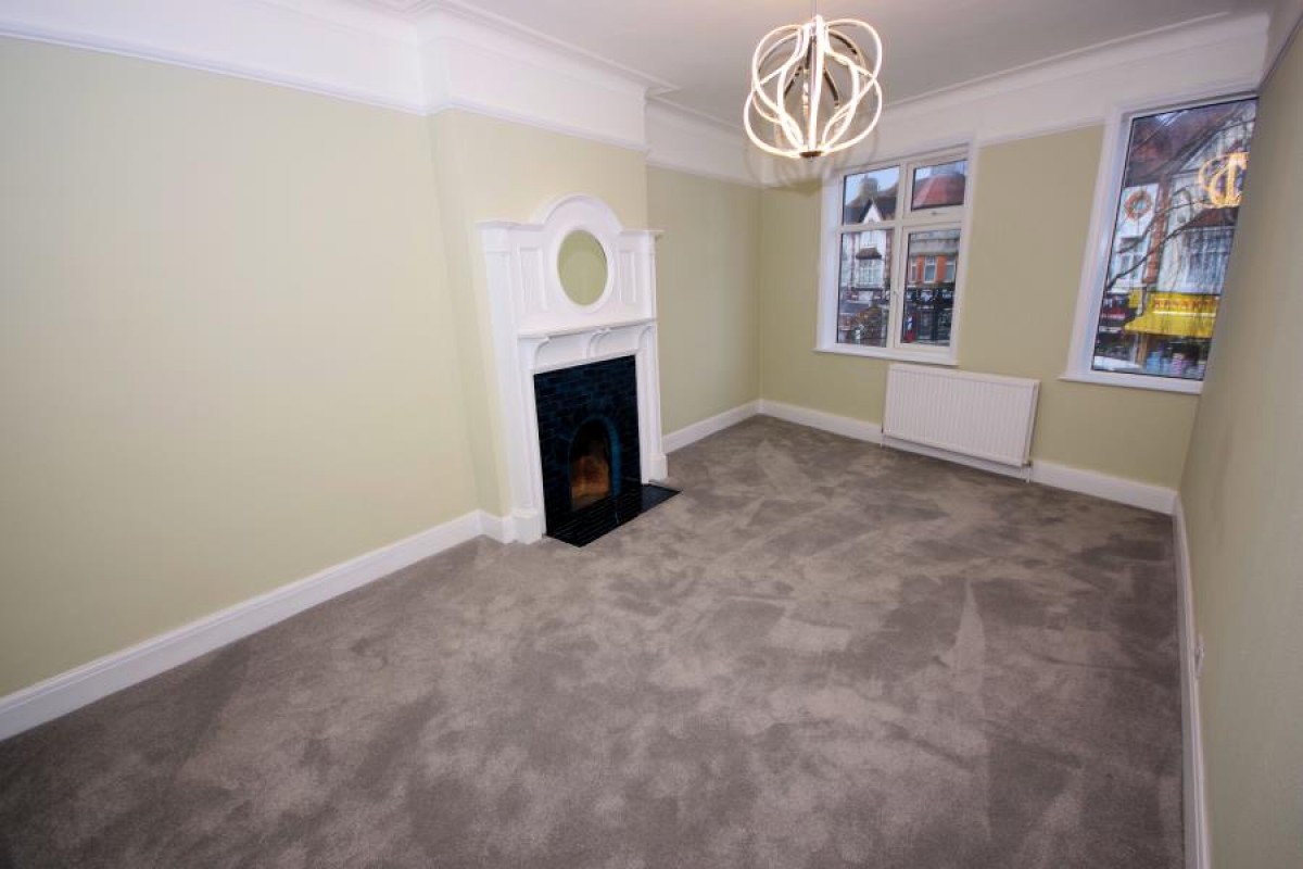 BALLARDS LANE, FINCHLEY, N3