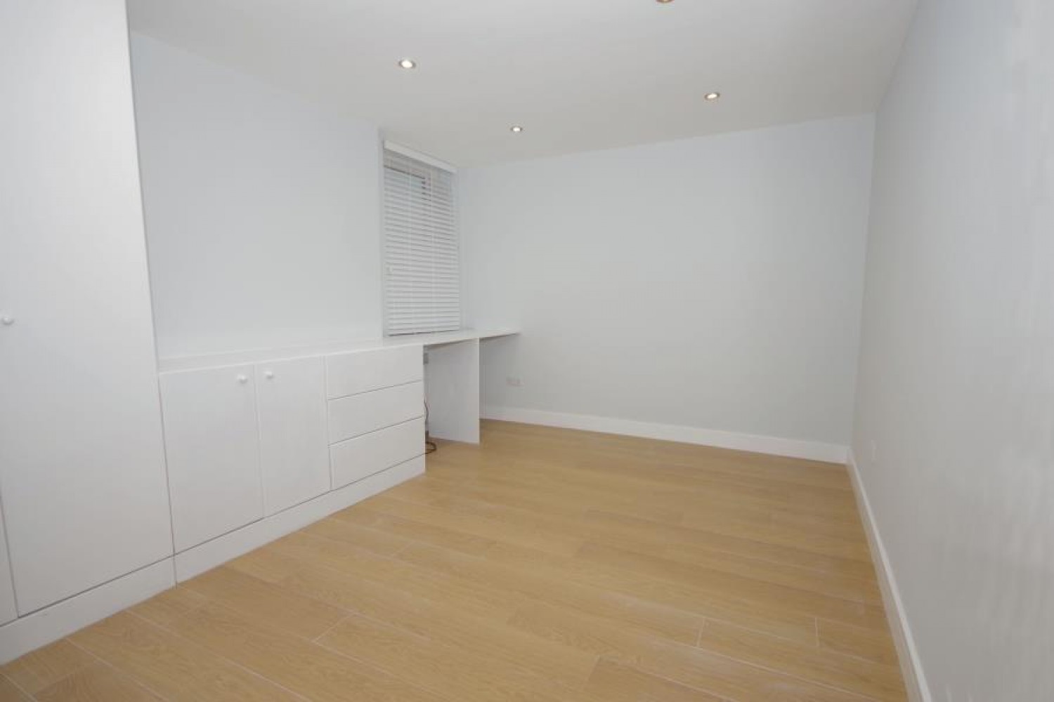 BALLARDS LANE, FINCHLEY, N3