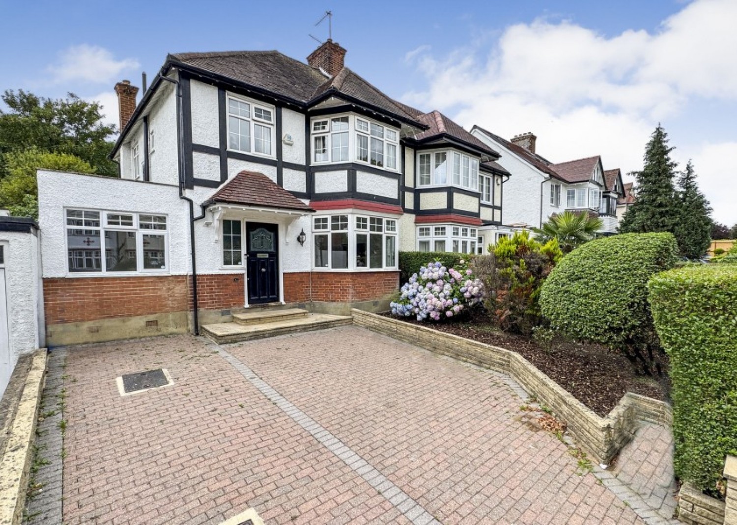 RAVENSDALE AVE, NORTH FINCHLEY, N12