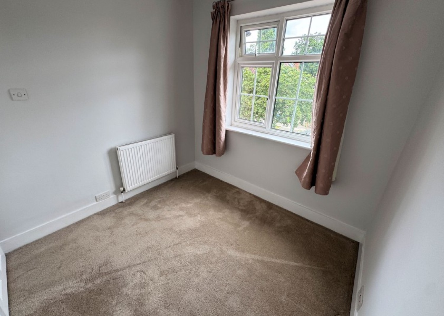 RAVENSDALE AVE, NORTH FINCHLEY, N12