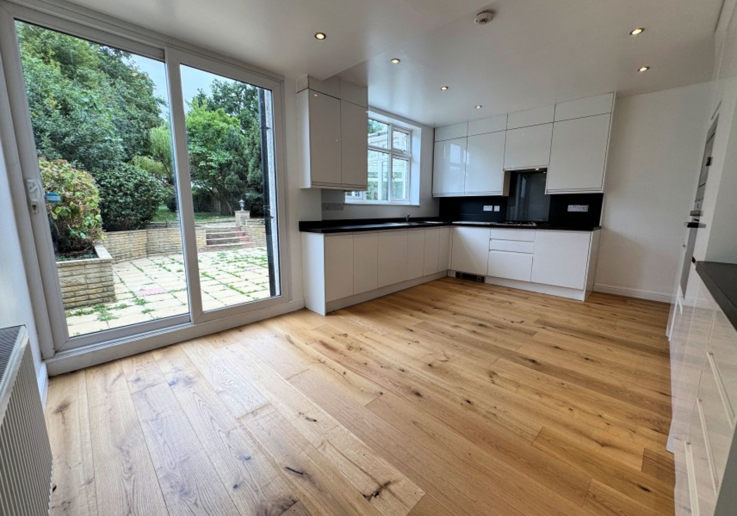 RAVENSDALE AVE, NORTH FINCHLEY, N12