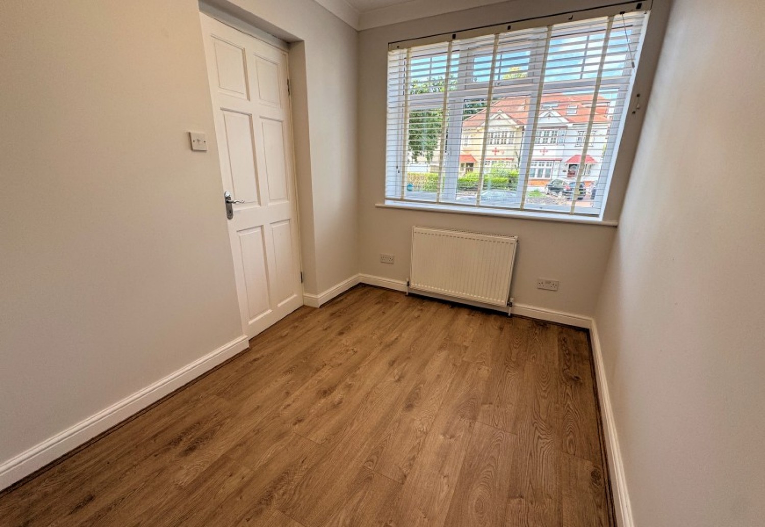 RAVENSDALE AVE, NORTH FINCHLEY, N12