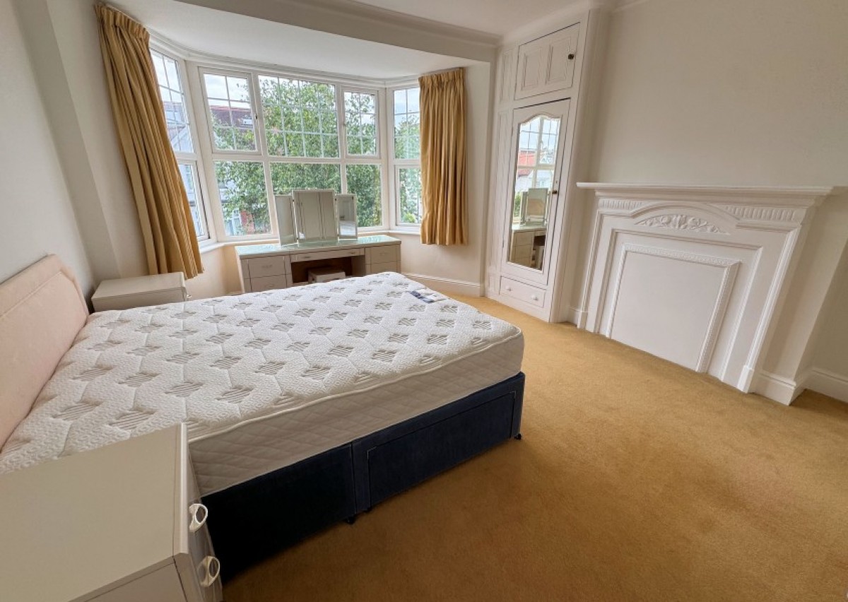 PARK CRESCENT, FINCHLEY, N3