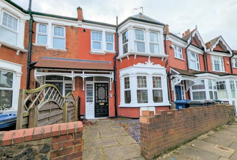CLAVERLEY GROVE, FINCHLEY, N3