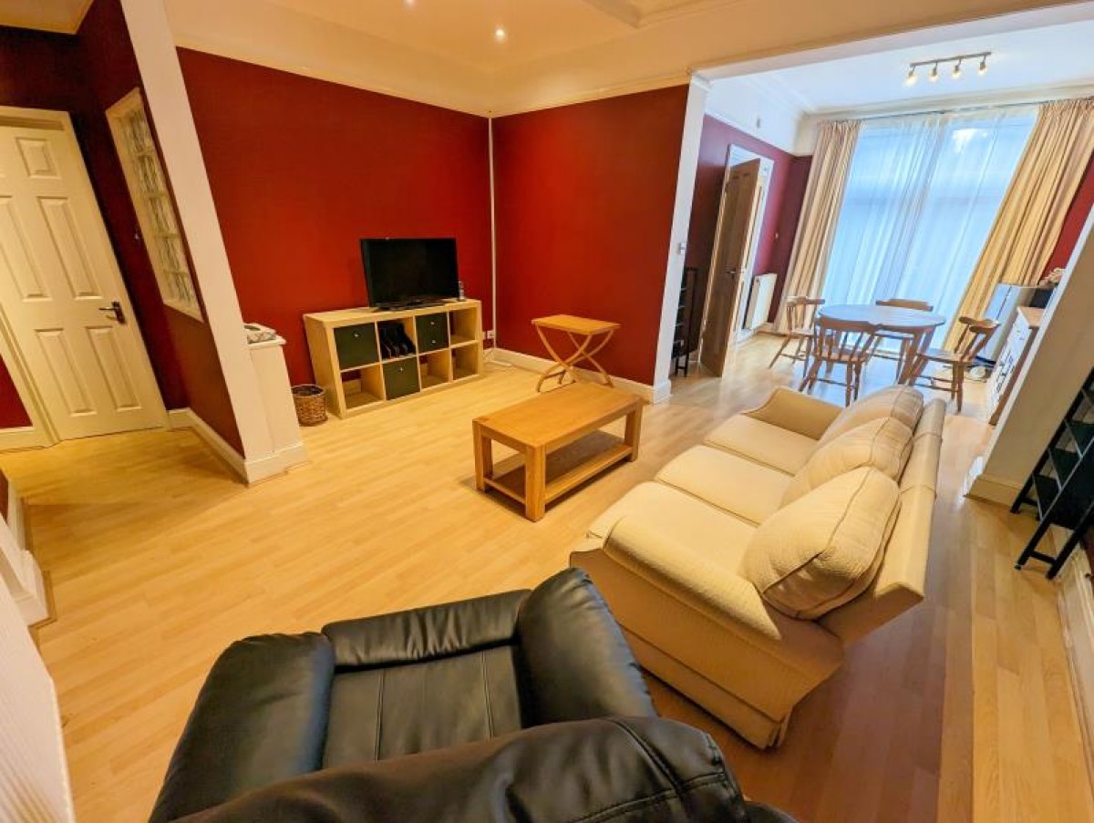 CLAVERLEY GROVE, FINCHLEY, N3