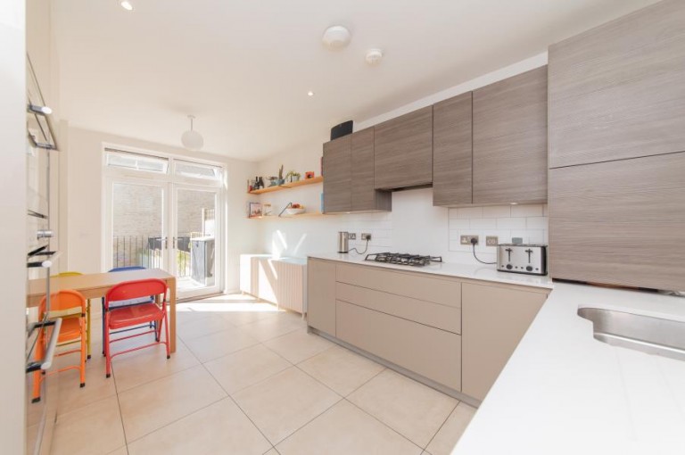 MAYS LANE, BARNET, EN5