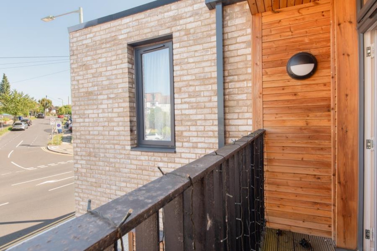 MAYS LANE, BARNET, EN5